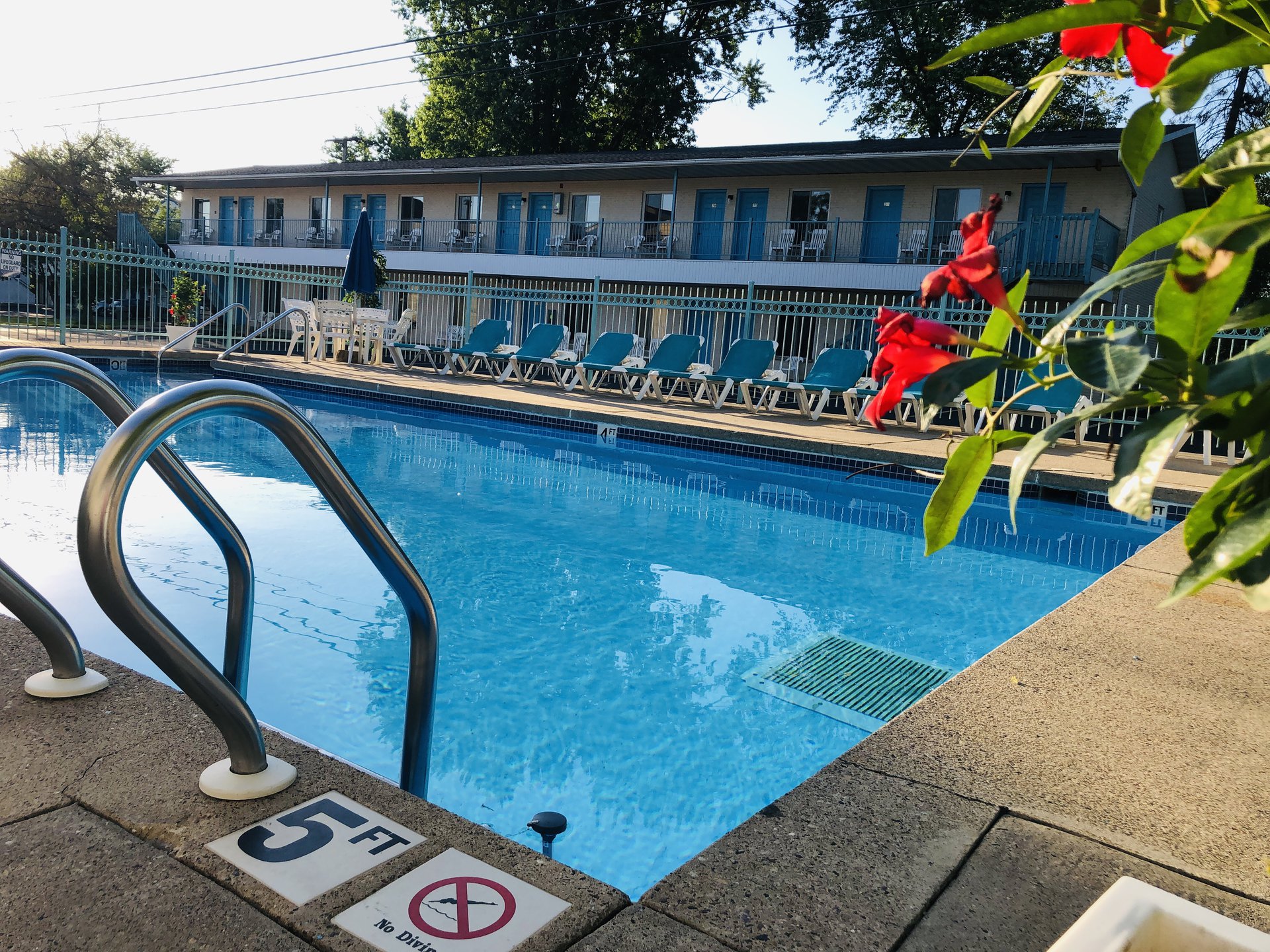 Starlite Motel heated Outdoor Pool
